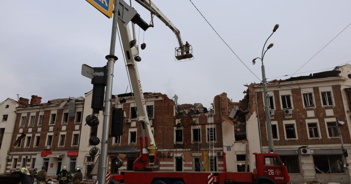 Ракетный удар оккупантов по жилому дому в Харькове: поисково-спасательная работа завершилась (фото)