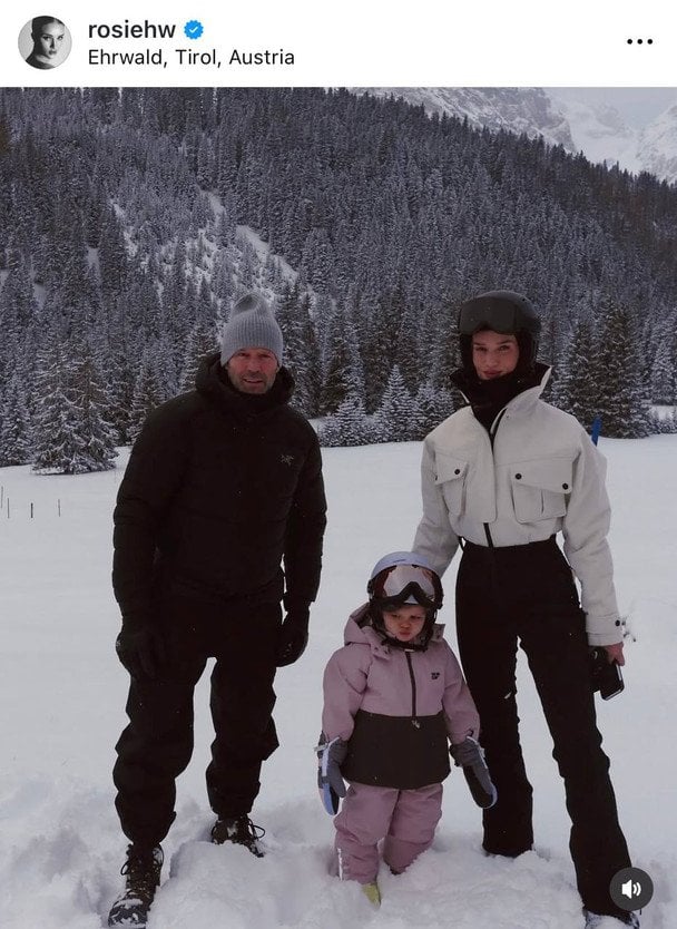 Джейсон Стейтем із сім’єю / © Instagram Розі Гантінгтон-Вайтлі