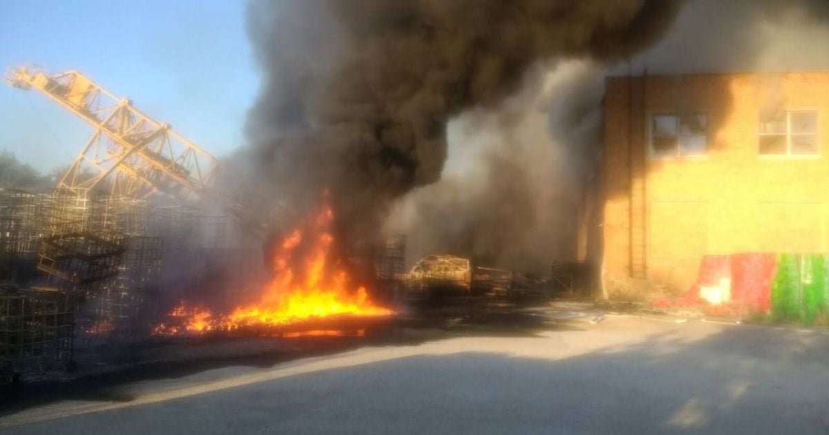 В окупованих Пологах на Запоріжжі ліквідували масштабну пожежу на хімзаводі