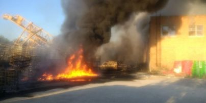 В оккупированных Пологах на Запорожье ликвидировали масштабный пожар на химзаводе