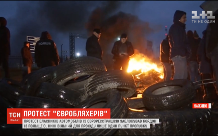"Евробляхеры" практически заблокировали границу Украины с Польшей