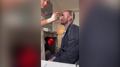 Дэвид Бекхэм растрогал видео, как 12-летняя дочь гримировала его перед показом Виктории