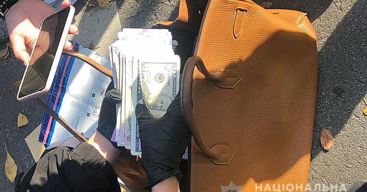 Спецпризначенці затримали двох жінок, які ошукали пенсіонера у Шевченківському районі столиці