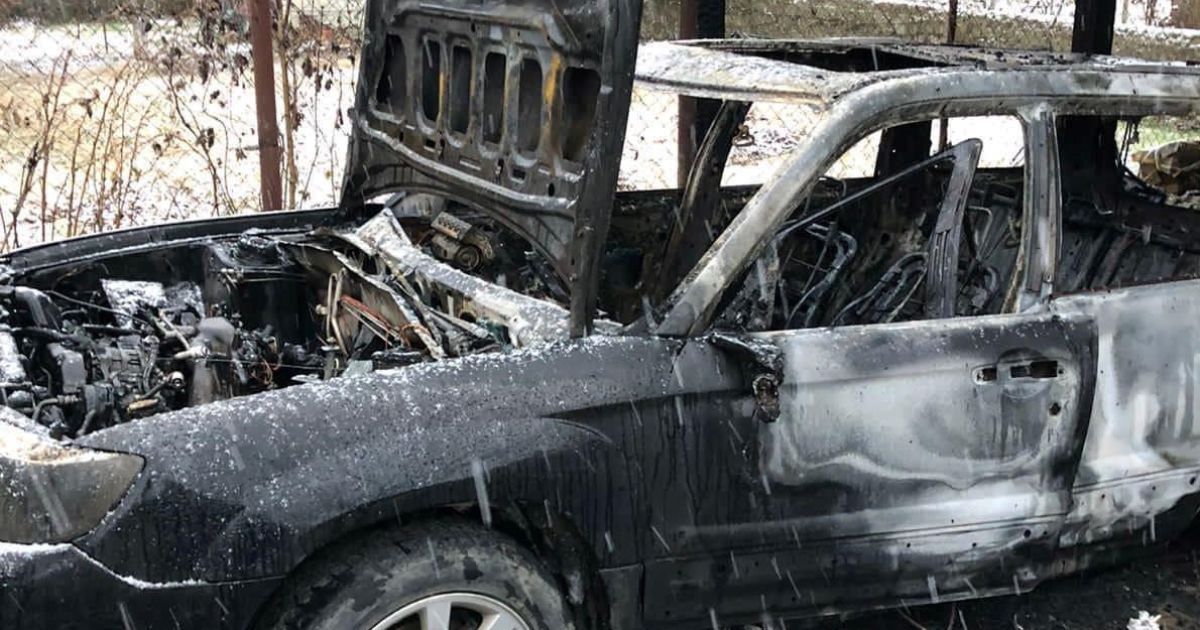 В Ужгороді спалили машину журналістові Павлу Білецькому - фото та відео —  Укрaїнa — tsn.ua