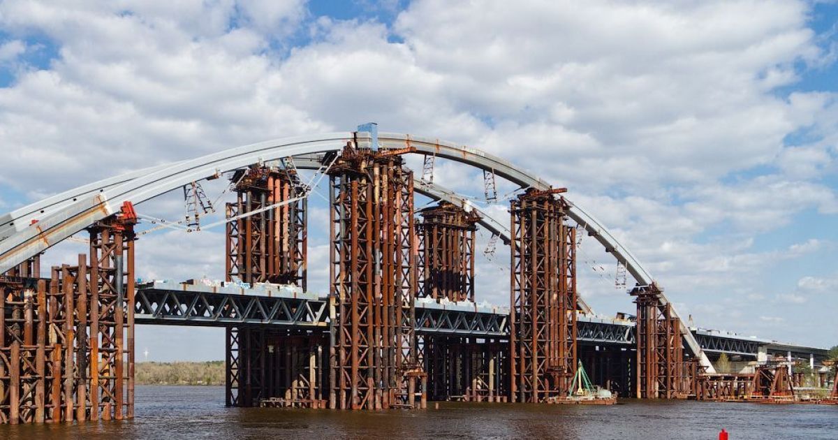 Как в Киеве возводят мост-долгострой через Днепр. Фото грандиозного строения