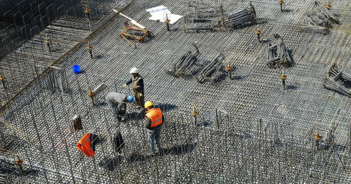 У Кіровоградській області на будівельників впала бетонна конструкція, двоє загиблих