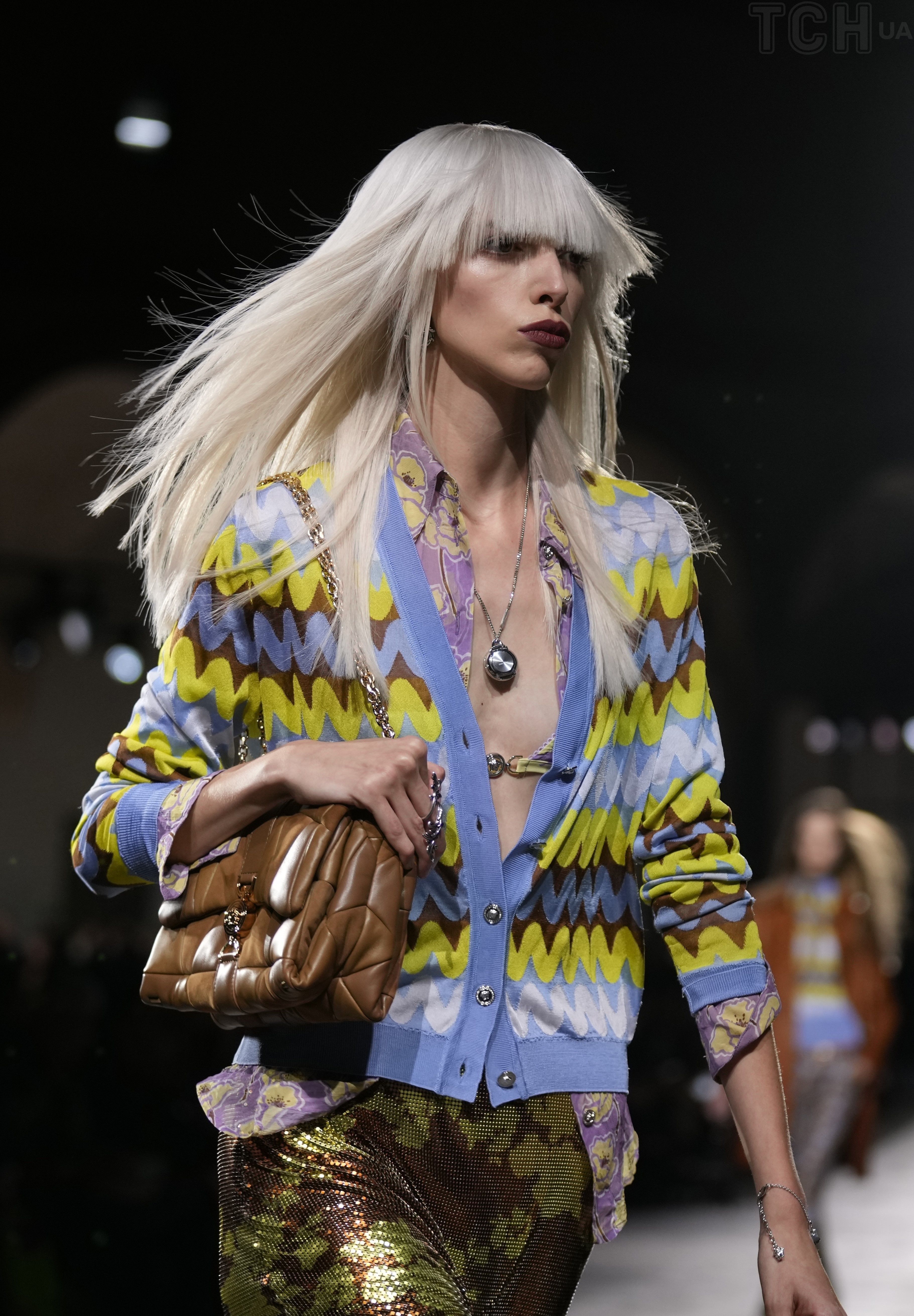 Дім Versace представив колекцію весна-літо 2025 у Мілані - фото