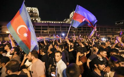 В Баку устроили силовой разгон многотысячного митинга сторонников войны против Армении