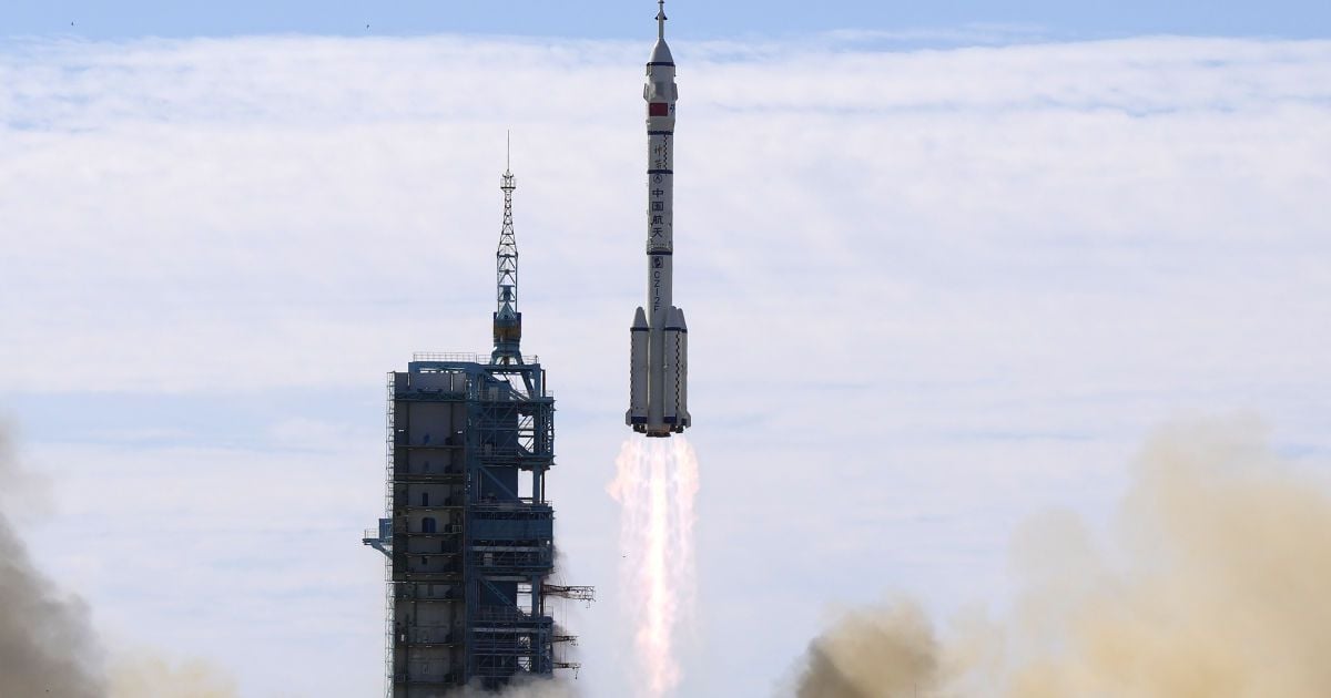 Испания частично закрыла свое воздушное пространство из-за китайской ракеты