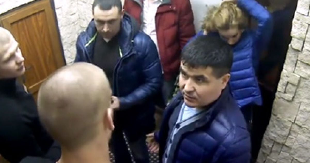 В России начальник полиции вызвал ОМОН после того, как не прошел фейсконтроль в ресторане