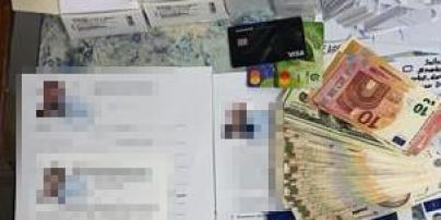 Заплатили за подделку по $4 тыс.: на границе с Польшей задержали 4 украинца с фальшивыми документами
