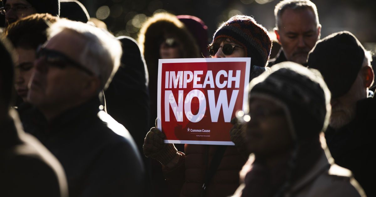 Больше половины граждан США поддерживает импичмент Трампа – опрос