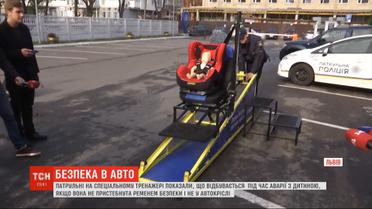 Почему детское автокресло важно: во Львове показали, что происходит с малышом во время ДТП