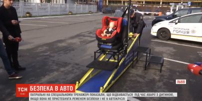 Почему детское автокресло важно: во Львове показали, что происходит с малышом во время ДТП