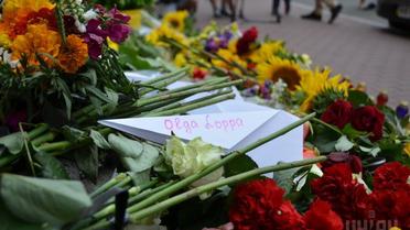 Украинцы вспоминают погибших у посольства Нидерландов. / © УНИАН