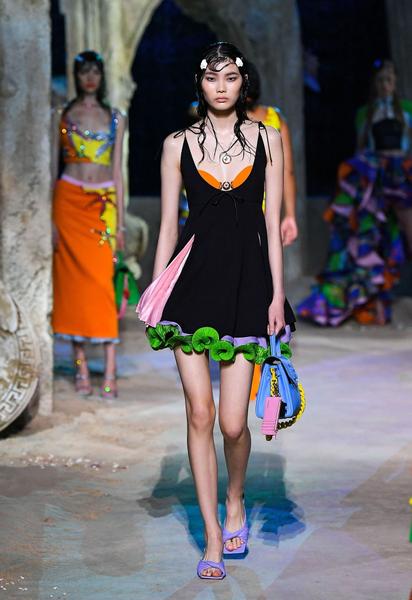 Коллекция Versace трет-а-порте сезона весна-лето 2021 / © East News