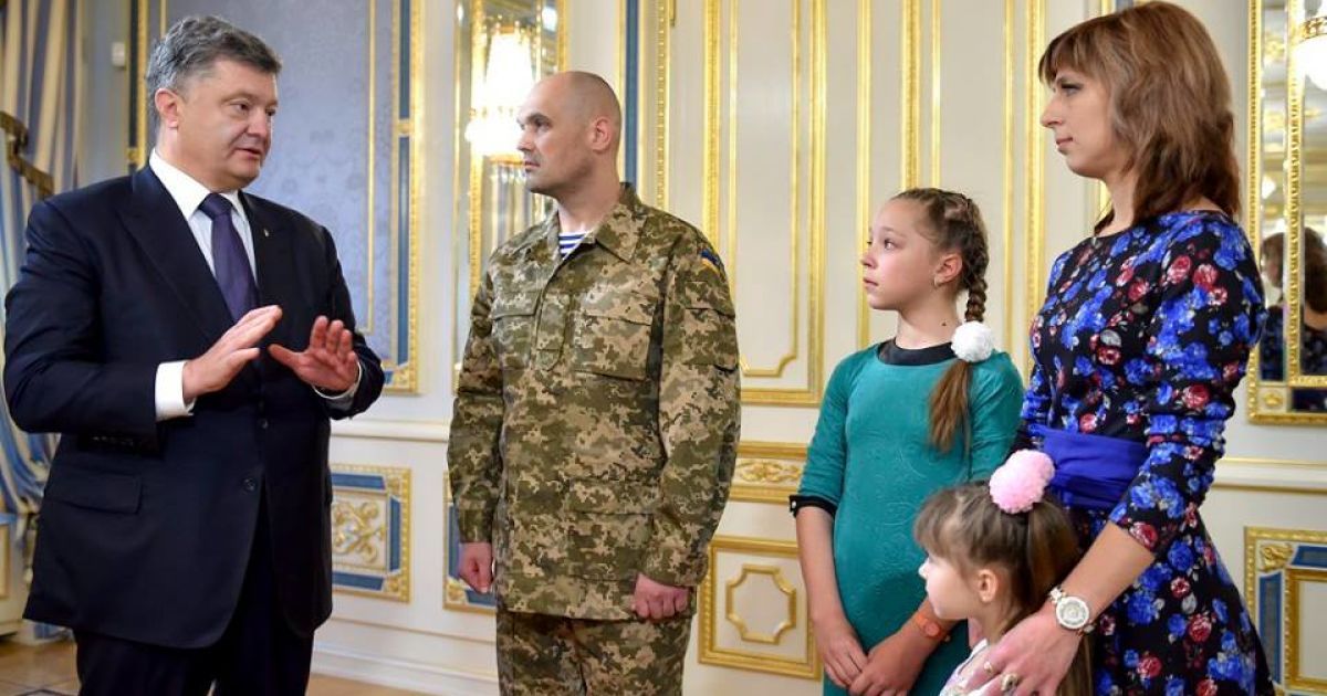 Порошенко с семьей Кузьминых / © Офис президента Украины