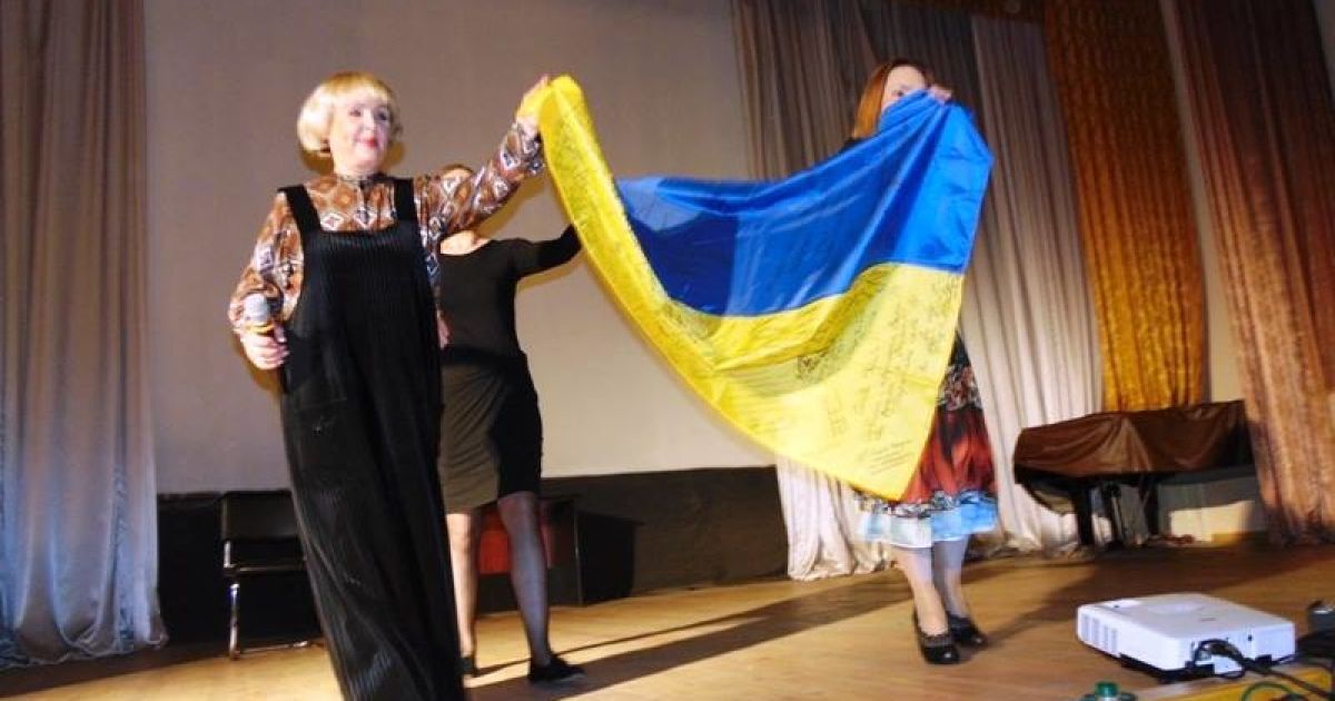 Ада Роговцева с дочерью посетила бойцов АТО / © facebook.com/theministryofdefence.ua