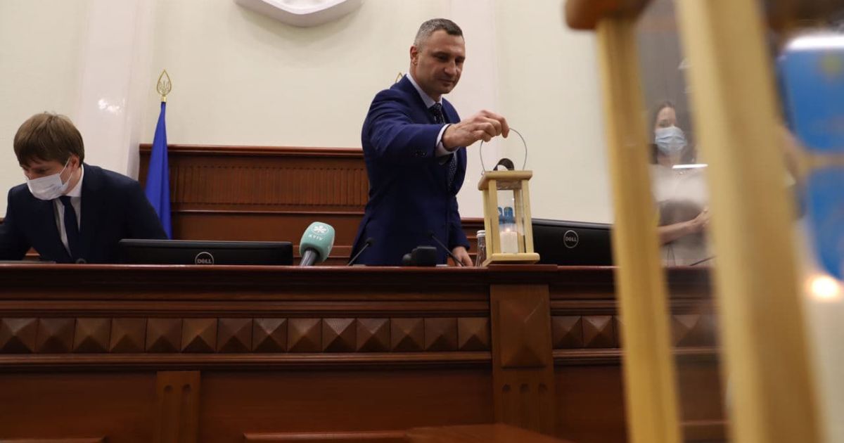 У Київраду принесли благодатний Вифлеємський вогонь