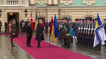 "Слава Украине": Эрдоган поздоровался с почетной стражей в Киеве