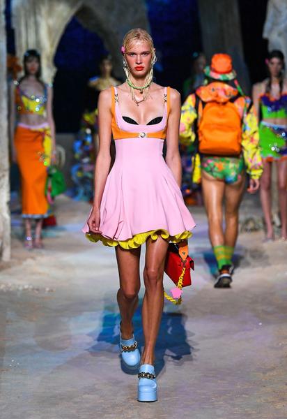 Коллекция Versace трет-а-порте сезона весна-лето 2021 / © East News
