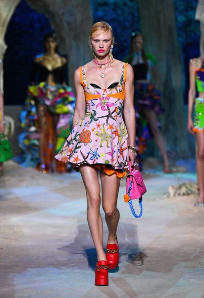 Коллекция Versace трет-а-порте сезона весна-лето 2021 / © East News