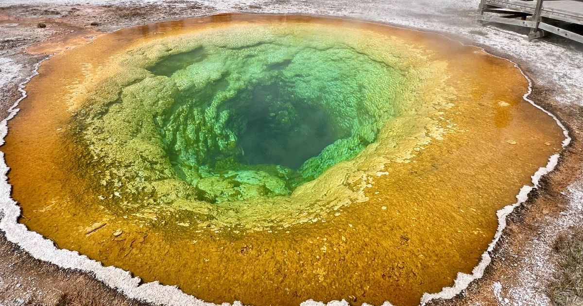 Вода у "Морнінг Глорі" змінила колір