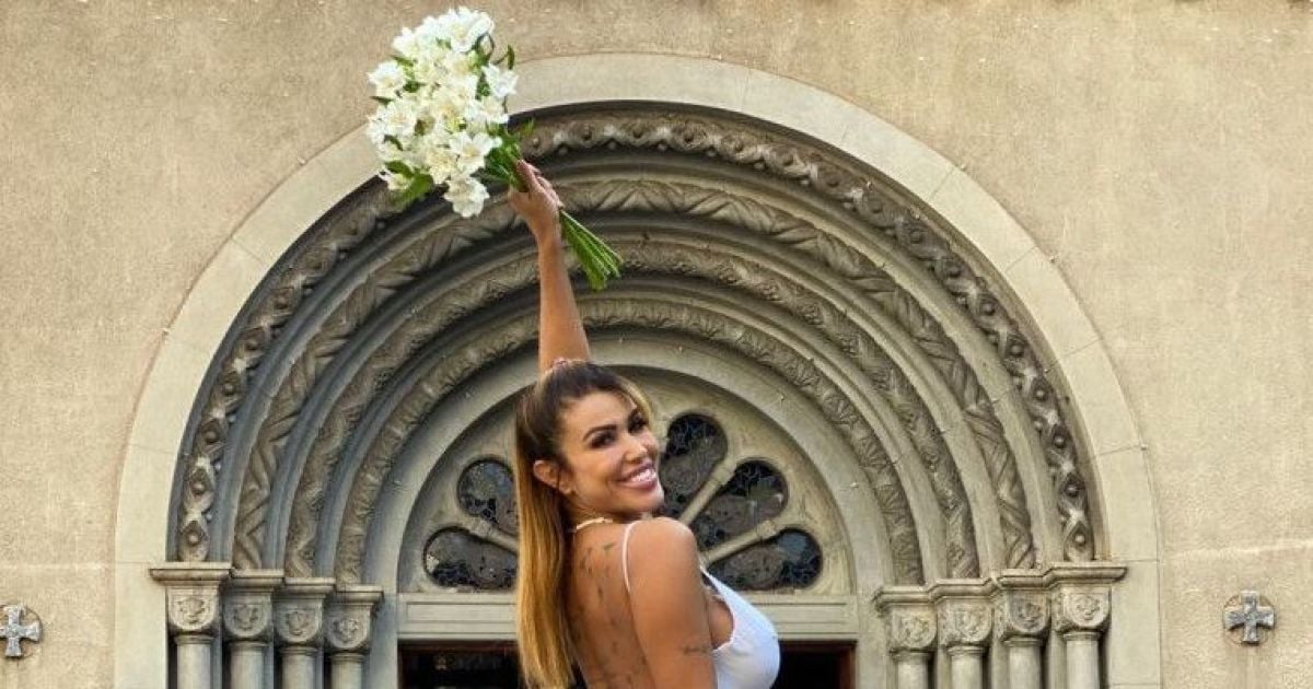 "Буду любити себе вічно": у Бразилії жінка вийшла за себе заміж і незабаром вирушить у медовий місяць