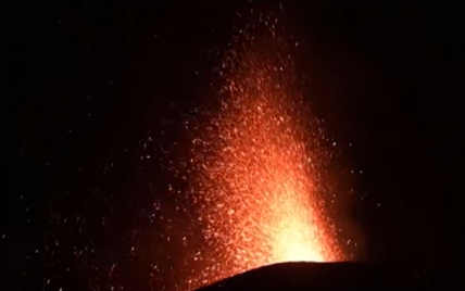 В Гватемале вулкан выбрасывает столбы пепла на три километра (видео)