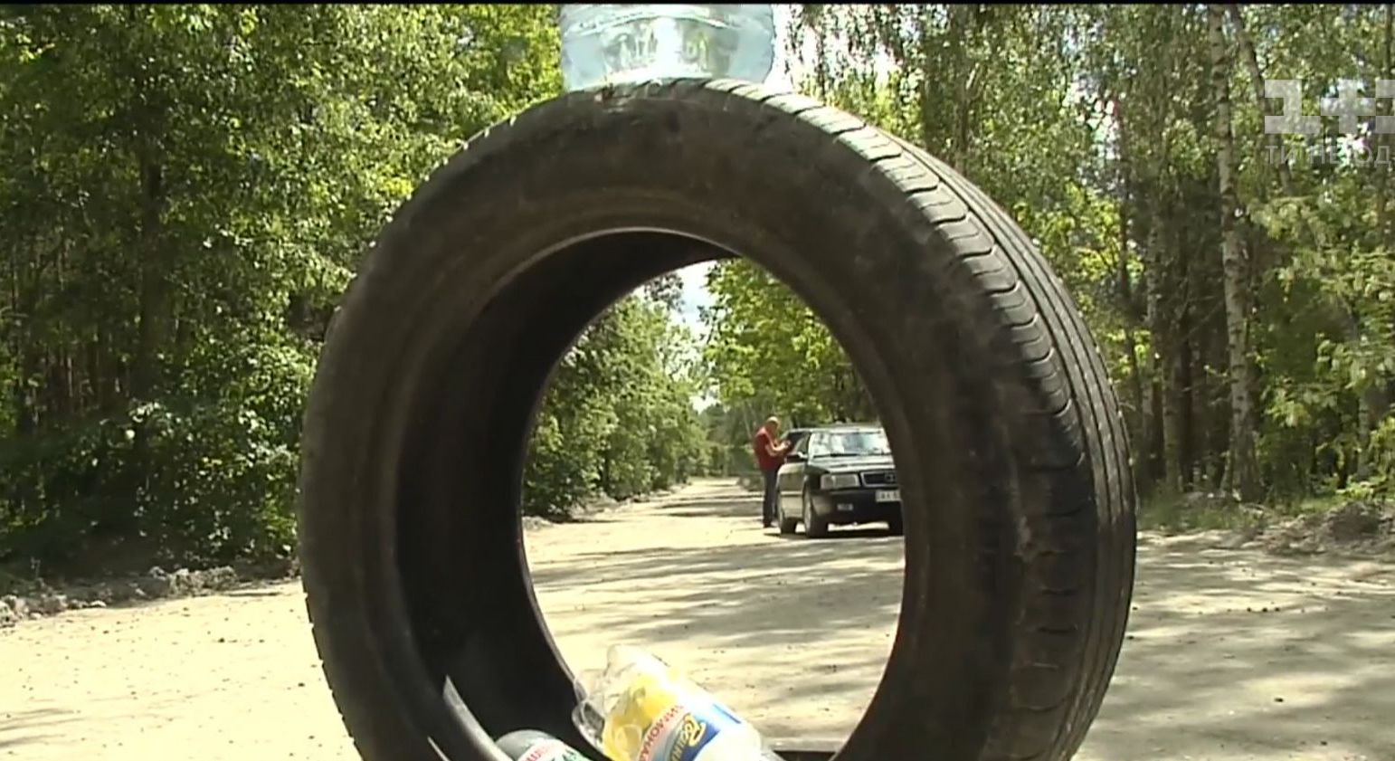 Селяни на Київщині перекрили дорогу, якою сотні вантажівок возили щебінь із гранітного кар'єру