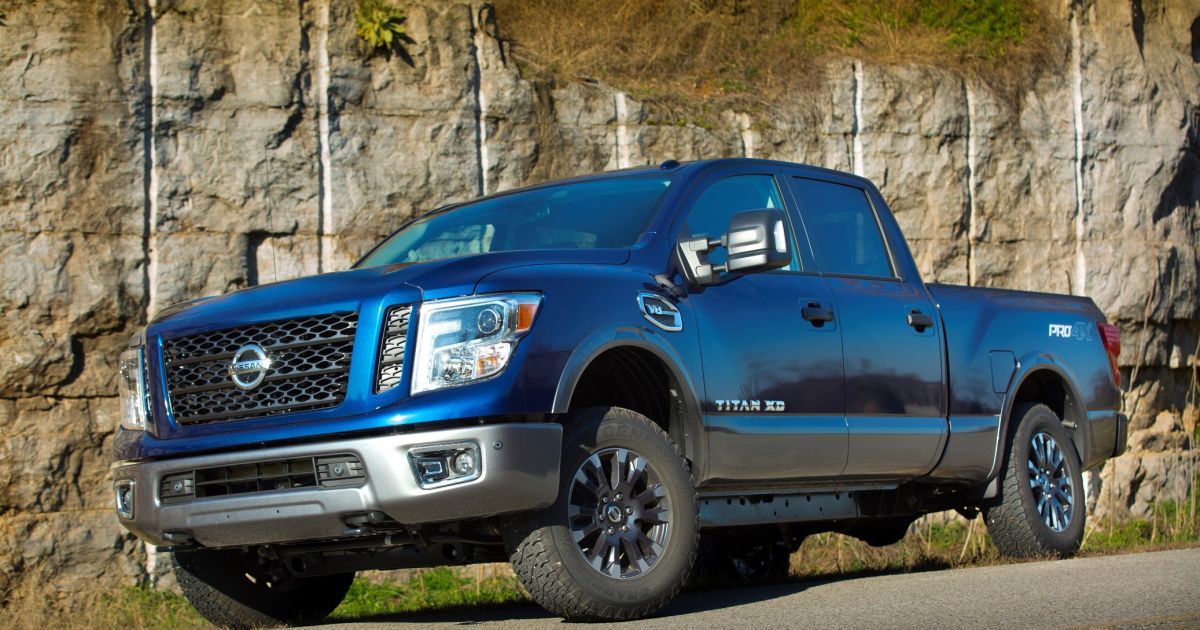 Пикап Nissan Titan получил бензиновый мотор (видео)