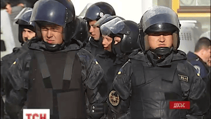 Все милиционеры на митингах в Киеве будут только в шлемах с номерами