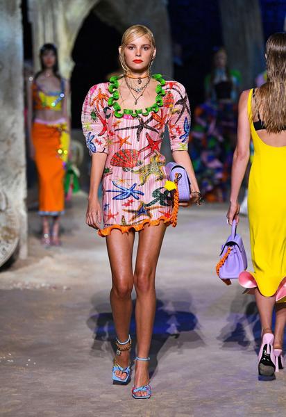 Коллекция Versace трет-а-порте сезона весна-лето 2021 / © East News