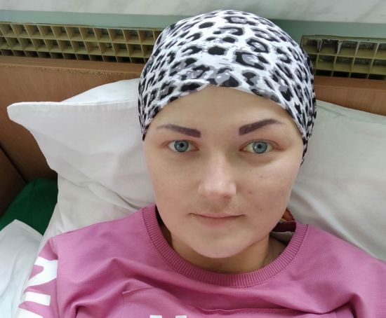 Юлія вже позбулася грудей через онкологію і може втратити життя без коштовного лікування