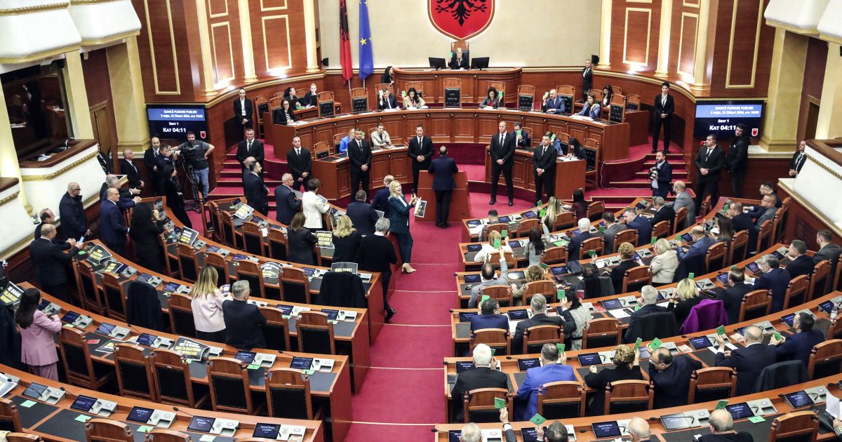 Парламент Албании должен проголосовать за создание нового государства на территории столицы этой страны