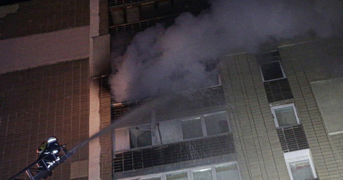 Рятувальники ліквідували пожежу у квартирі на Березняках у Києві