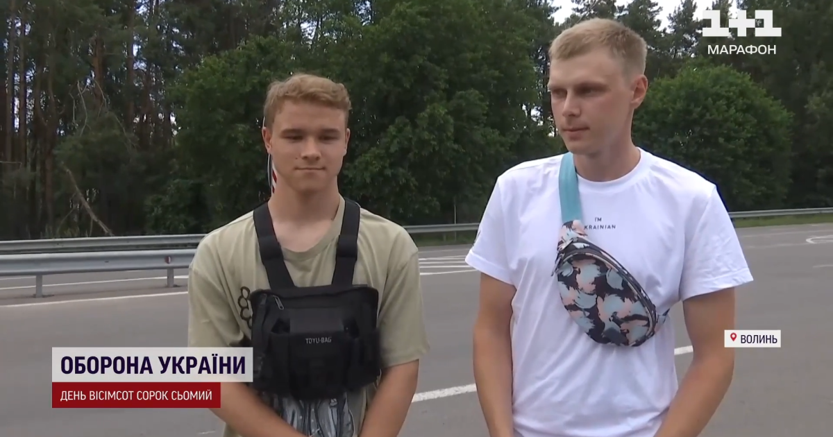 26-летний Илья и его 16-летний брат Слава