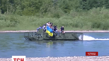 Буковинські прикордонники відремонтували три бронетранспортери для АТО