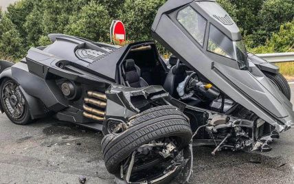 "Бетмобиль" попал в уничтожительную аварию во Франции