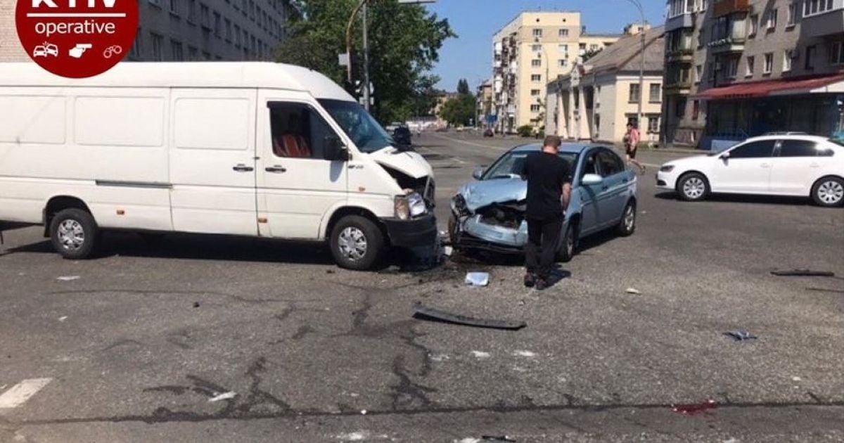 У Києві на перехресті сталася потрійна ДТП