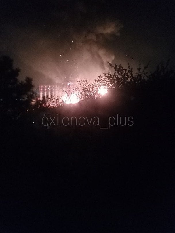 Пожежа після атаки невідомих дронів на Туапсе. / © Exilenova+