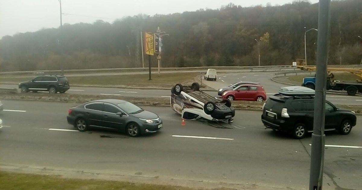На одній із київських вулиць сталася друга моторошна ДТП за тиждень / © Facebook/Киев автомобильный