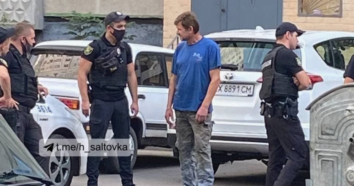 У Харкові чоловік погрожував підірвати під'їзд багатоповерхівки: мешканців евакуювали