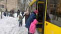 У Києві горів дитячий садочок: вихованців через сильне задимлення і холод евакуювали (фото)