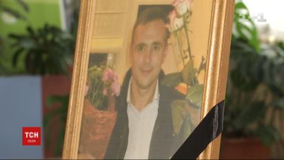 Мати загиблого під Тегераном старшого стюарда переконана, що літак упав через теракт