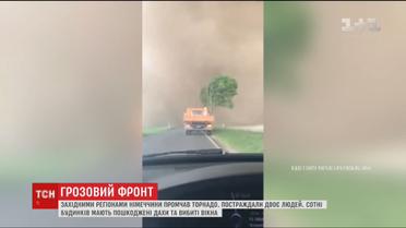 Німеччина оговтується від потужного торнадо