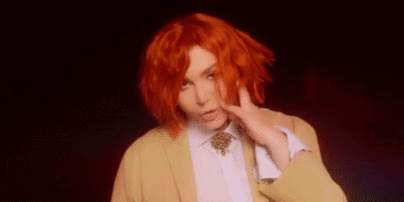 Ирина Билык с короткими рыжими волосами выпустила клип с лесбийскими поцелуями
