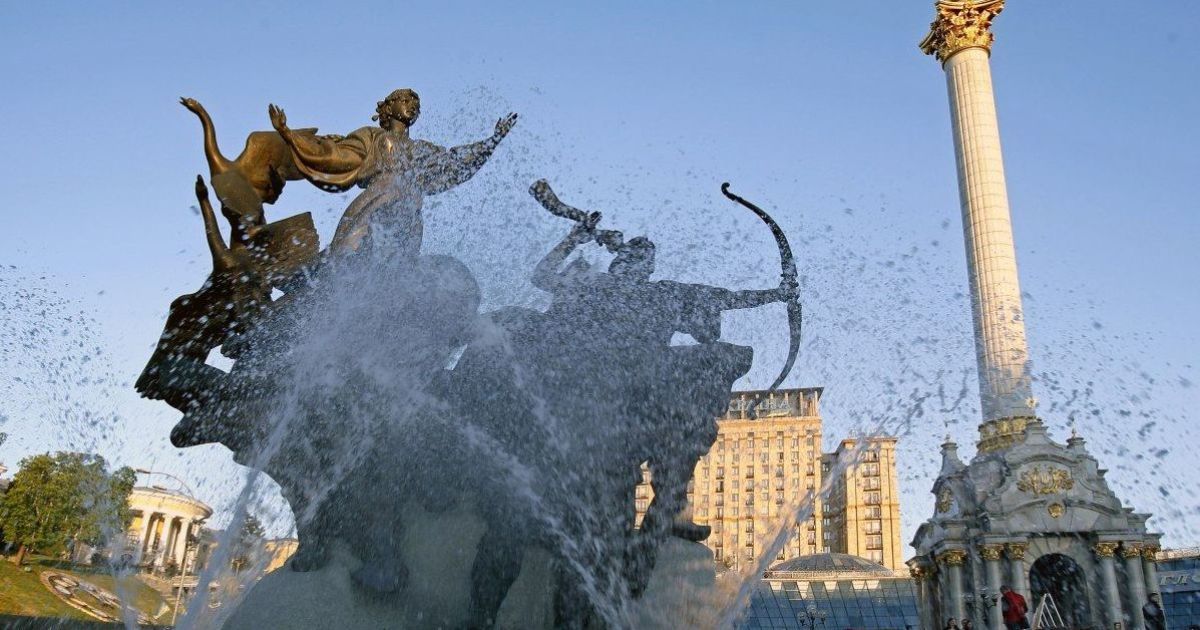 Онлайн-марафон, театр з балкона і увімкнені фонтани: як у неділю в Києві святкуватимуть День міста