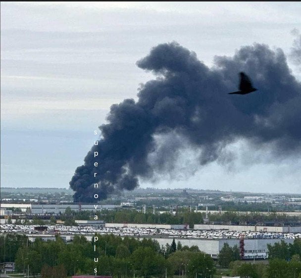 Пожежа на заводі «КАМАЗ» у Набережних Човнах / © російські телеграм-канали