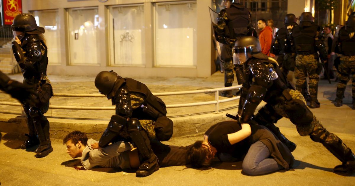 В Македонии демонстранты взяли штурмом канцелярию президента